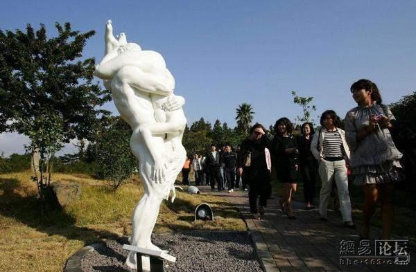 韩国成人公园雕塑
